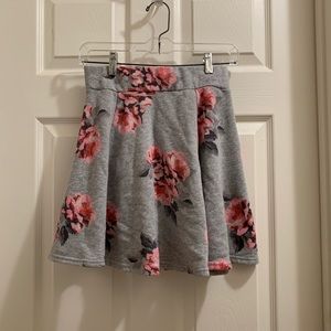 Casual skirt w pink flowers 🌸